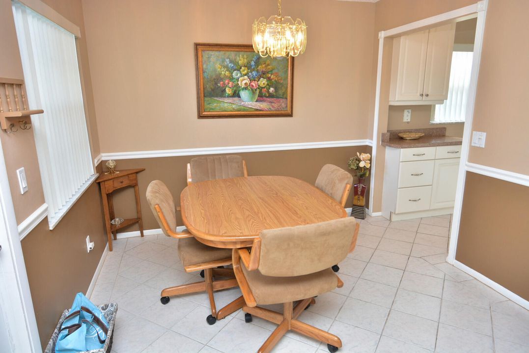 For Sale: $124,900 (1 beds, 1 baths, 747 Square Feet)