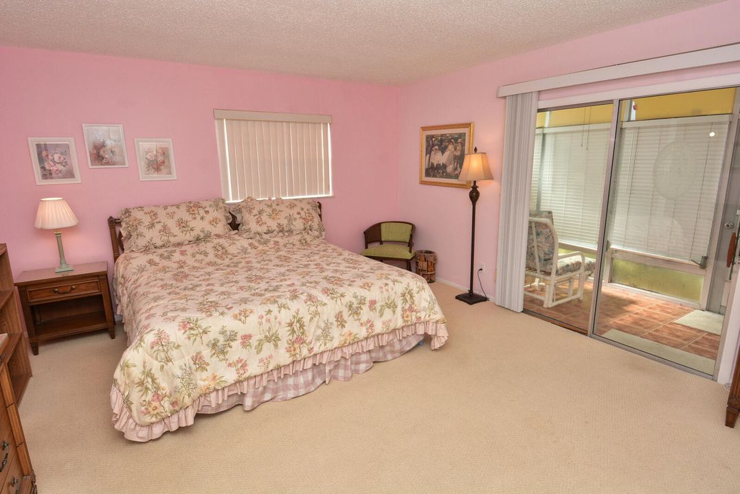 For Sale: $124,900 (1 beds, 1 baths, 747 Square Feet)