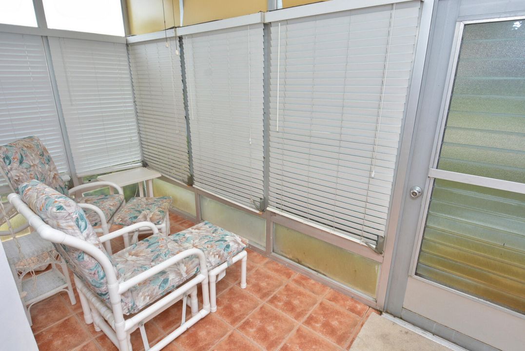 For Sale: $124,900 (1 beds, 1 baths, 747 Square Feet)