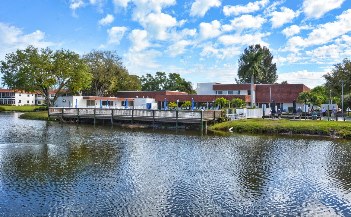 For Sale: $124,900 (1 beds, 1 baths, 747 Square Feet)