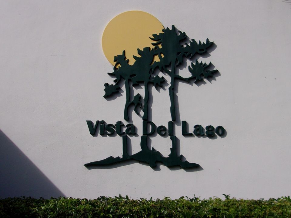 For Sale: $124,900 (1 beds, 1 baths, 747 Square Feet)