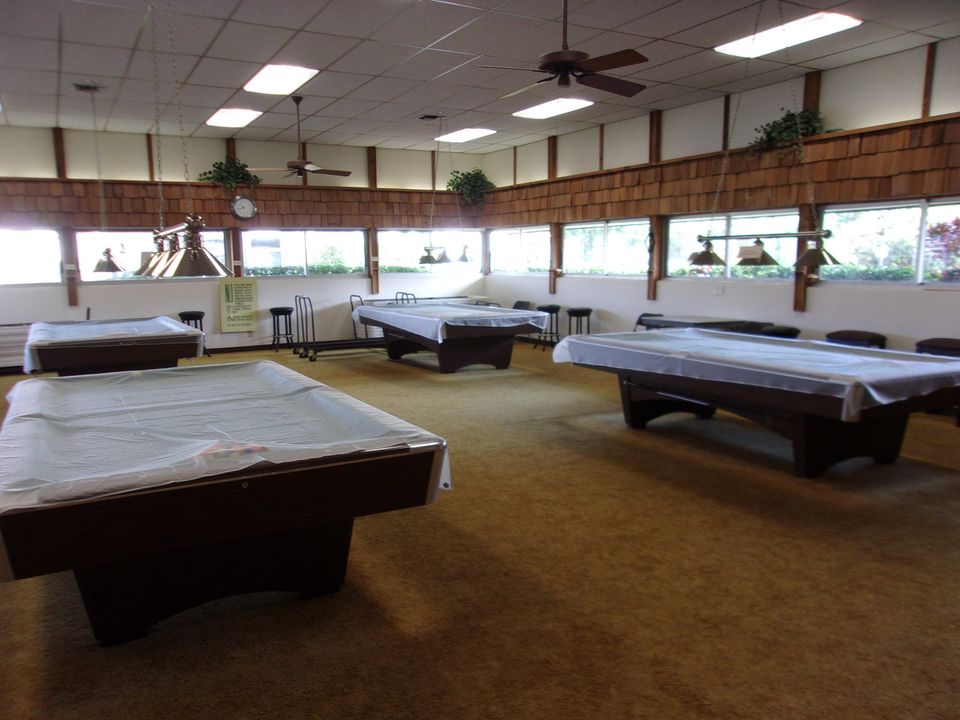 For Sale: $124,900 (1 beds, 1 baths, 747 Square Feet)