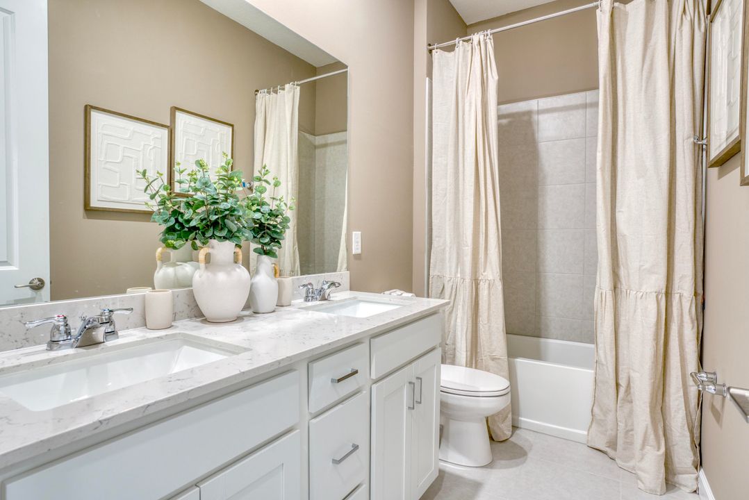 Activo con contrato: $429,950 (3 camas, 2 baños, 2325 Pies cuadrados)