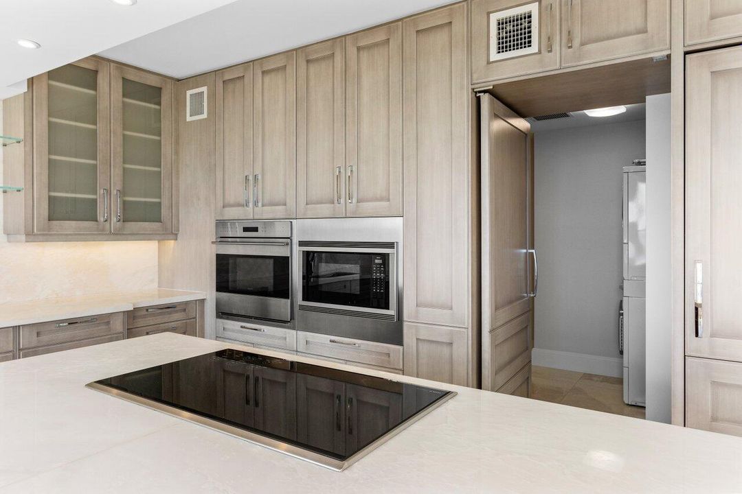 合同活跃: $2,999,999 (3 贝兹, 3 浴室, 2748 平方英尺)