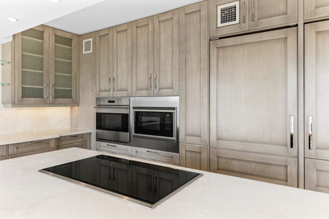 合同活跃: $2,999,999 (3 贝兹, 3 浴室, 2748 平方英尺)