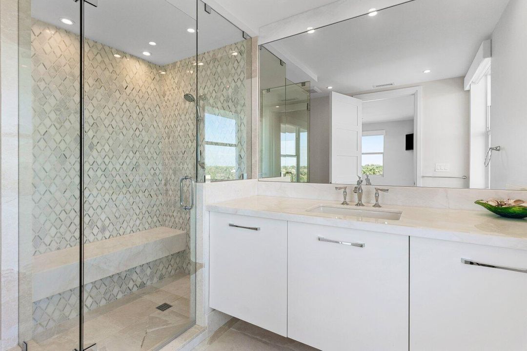 合同活跃: $2,999,999 (3 贝兹, 3 浴室, 2748 平方英尺)