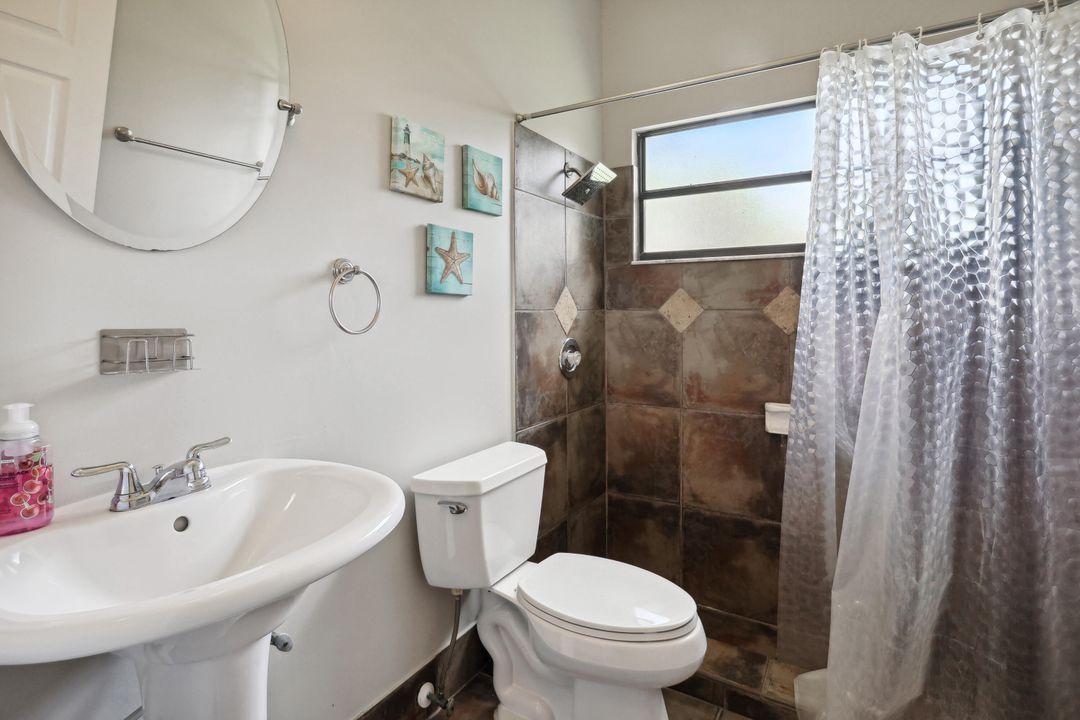 Под контрактом: $8,000 (4 спален, 3 ванн, 2356 Квадратных фут)