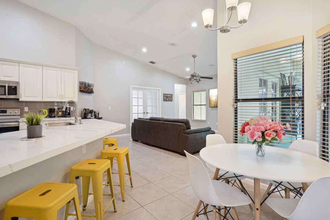 Под контрактом: $8,000 (4 спален, 3 ванн, 2356 Квадратных фут)