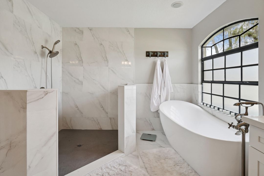 Под контрактом: $8,000 (4 спален, 3 ванн, 2356 Квадратных фут)