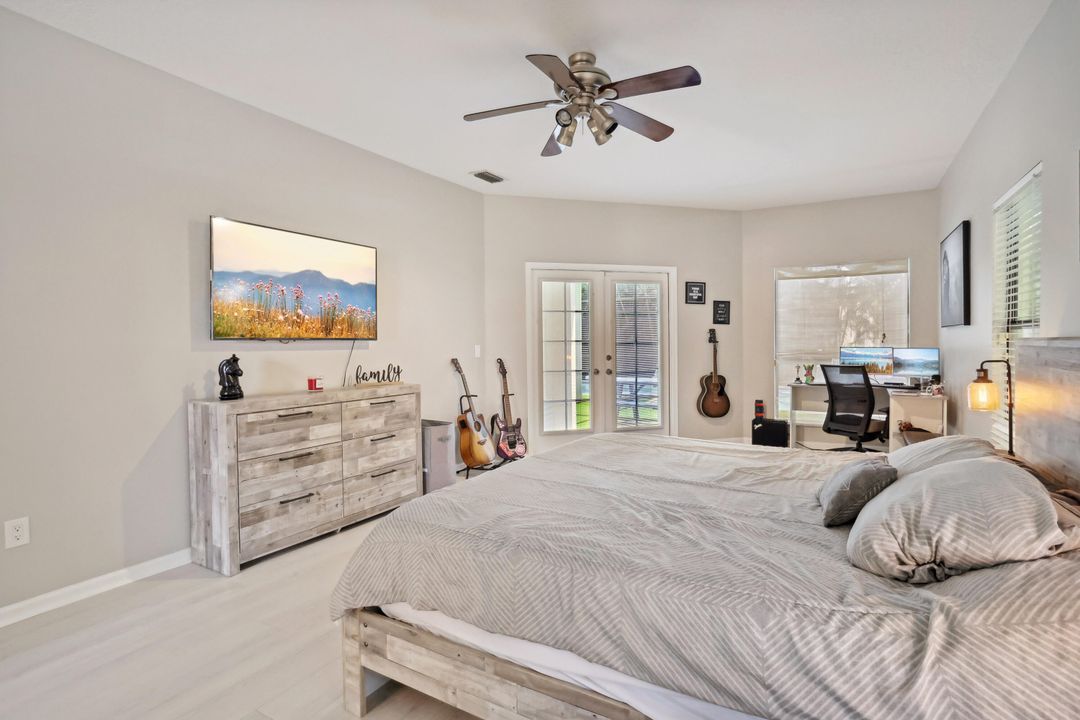 Под контрактом: $8,000 (4 спален, 3 ванн, 2356 Квадратных фут)