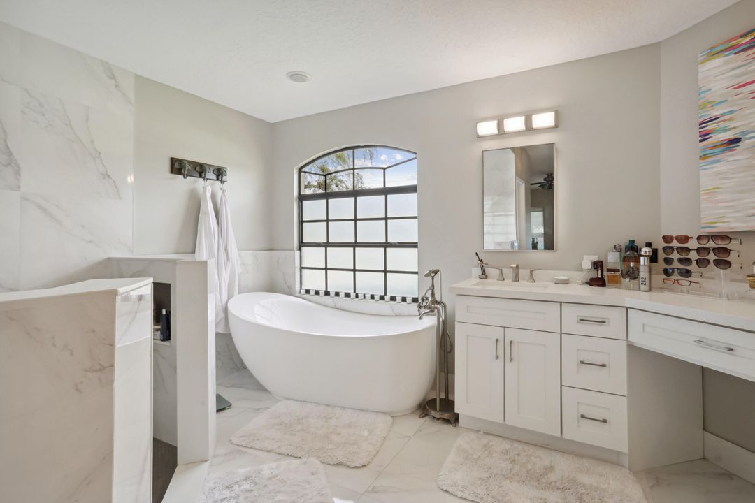 Под контрактом: $8,000 (4 спален, 3 ванн, 2356 Квадратных фут)