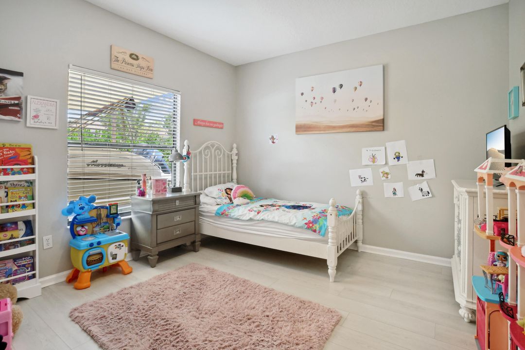 Под контрактом: $8,000 (4 спален, 3 ванн, 2356 Квадратных фут)