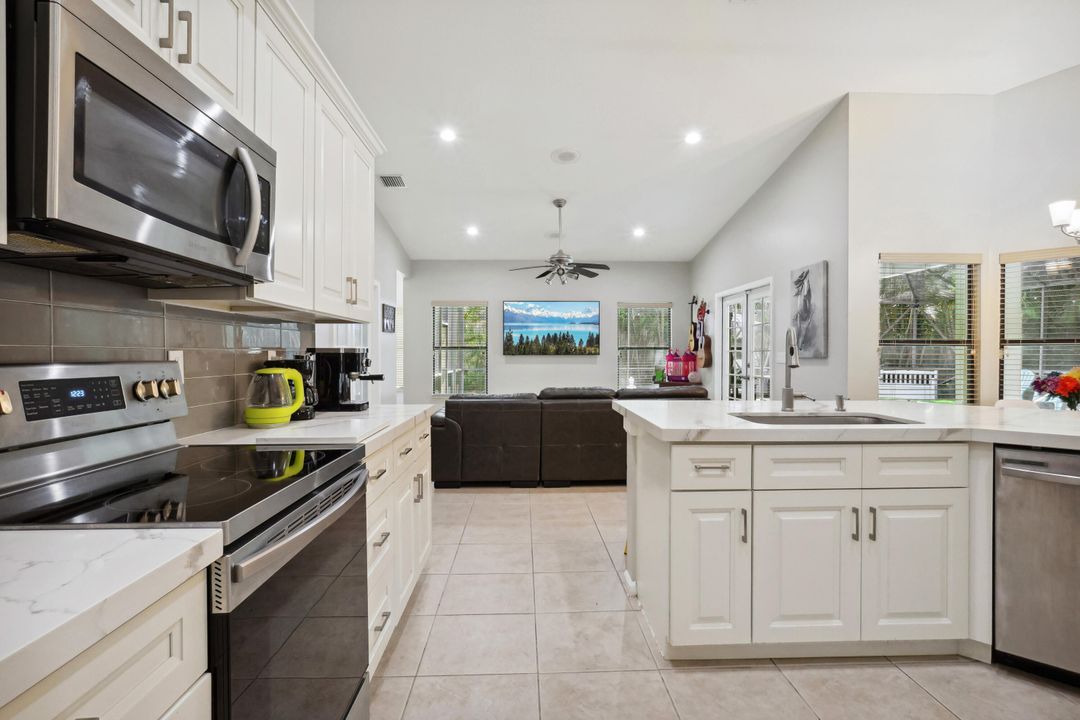 Под контрактом: $8,000 (4 спален, 3 ванн, 2356 Квадратных фут)