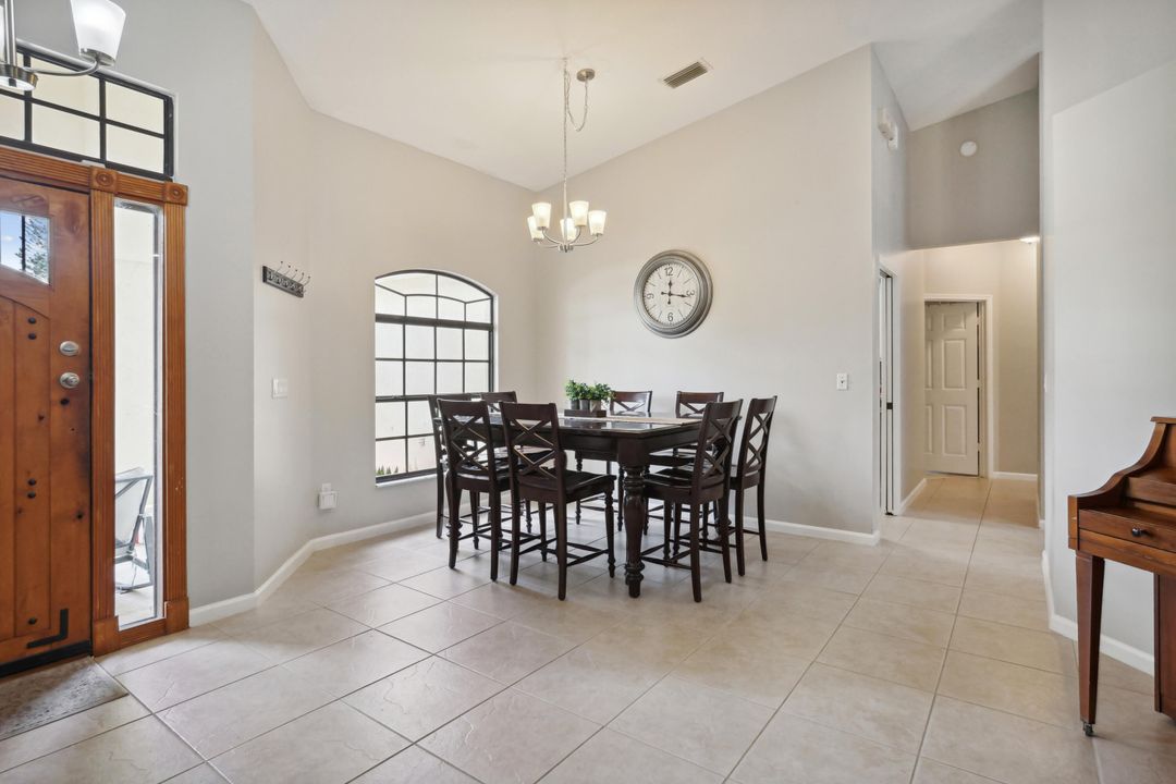 Под контрактом: $8,000 (4 спален, 3 ванн, 2356 Квадратных фут)