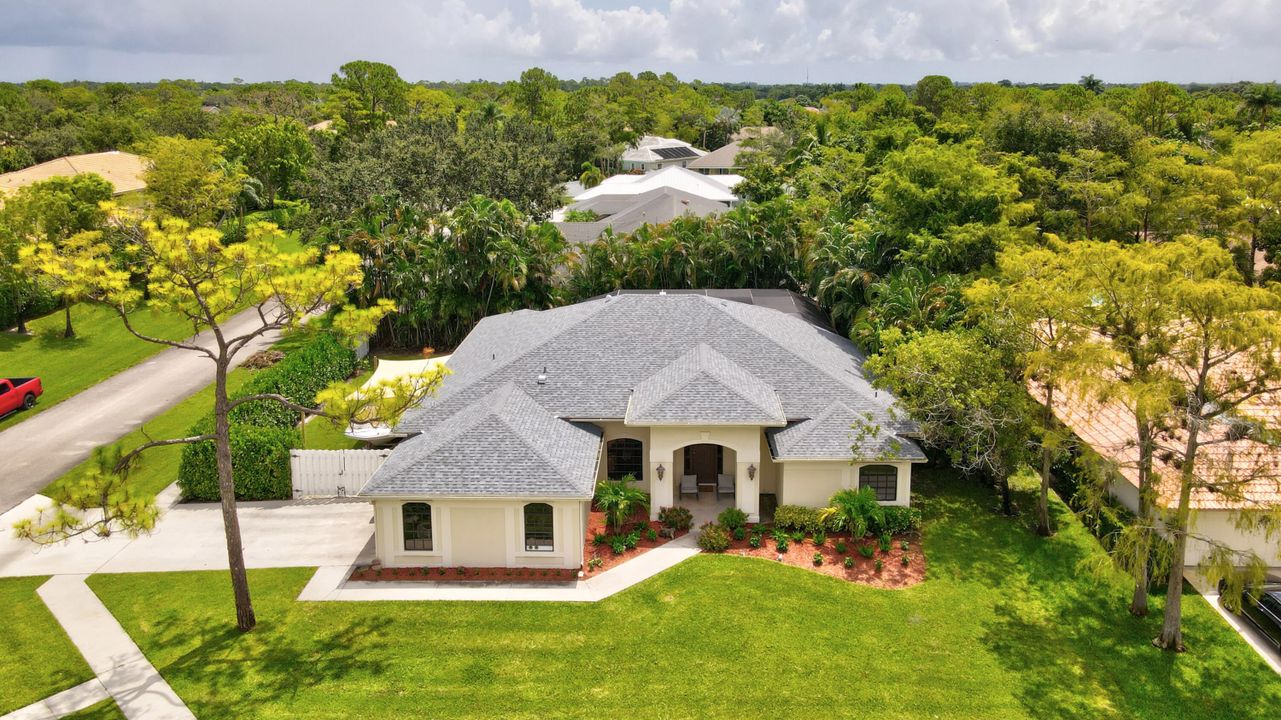 Под контрактом: $8,000 (4 спален, 3 ванн, 2356 Квадратных фут)