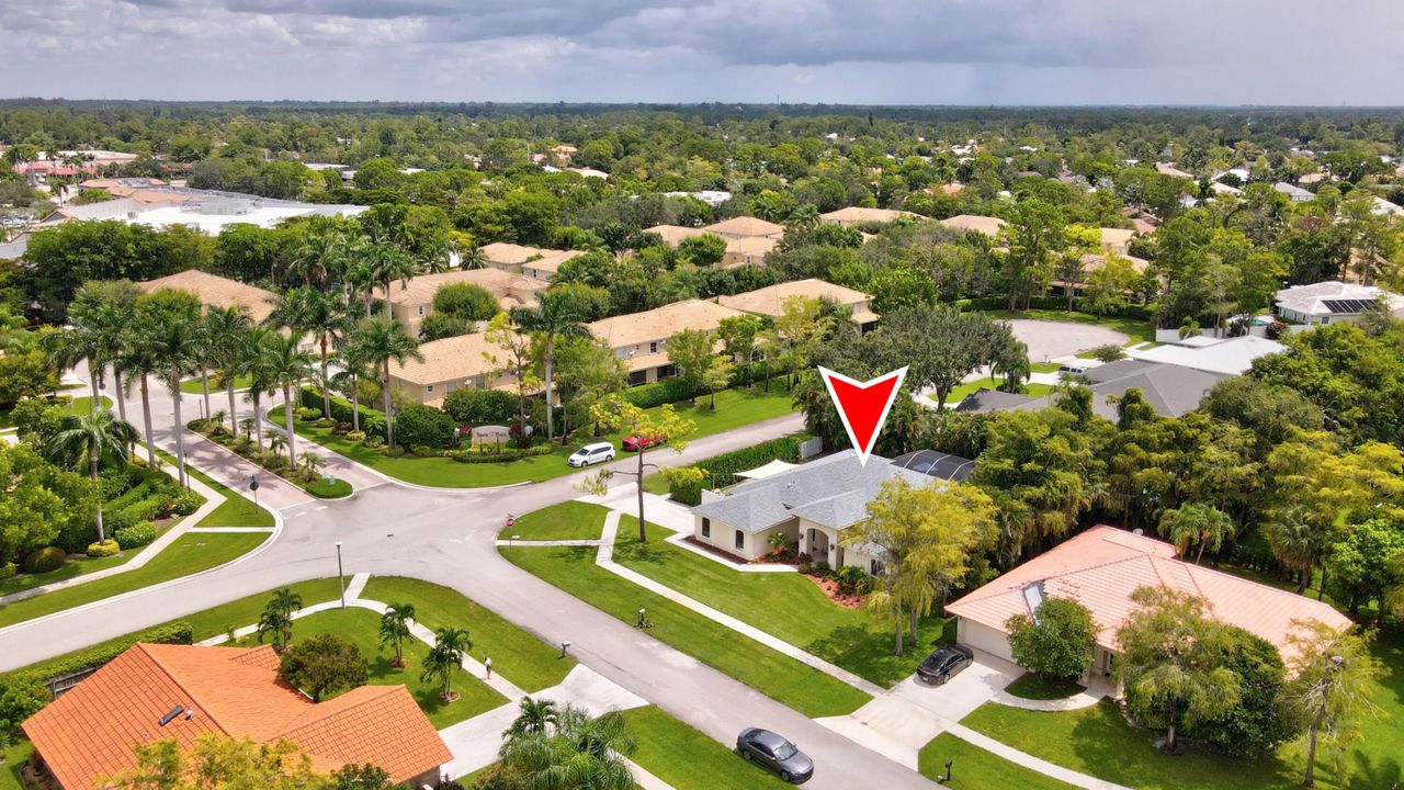 Под контрактом: $8,000 (4 спален, 3 ванн, 2356 Квадратных фут)