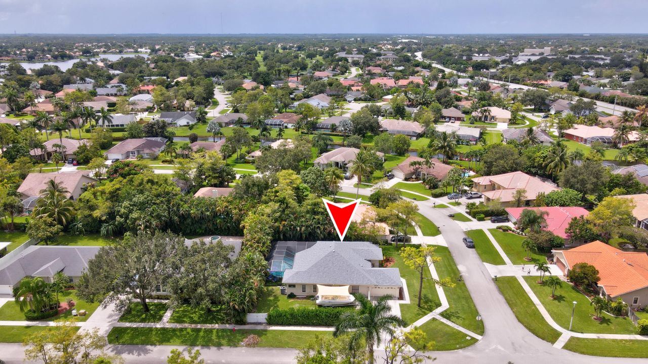 Под контрактом: $8,000 (4 спален, 3 ванн, 2356 Квадратных фут)