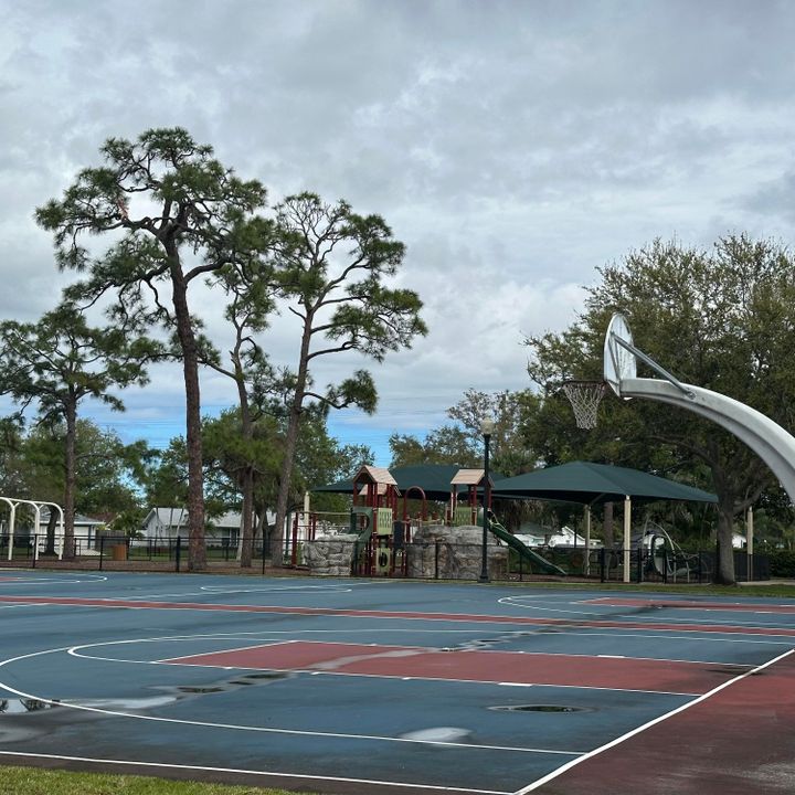 合同活跃: $549,000 (3 贝兹, 2 浴室, 1874 平方英尺)