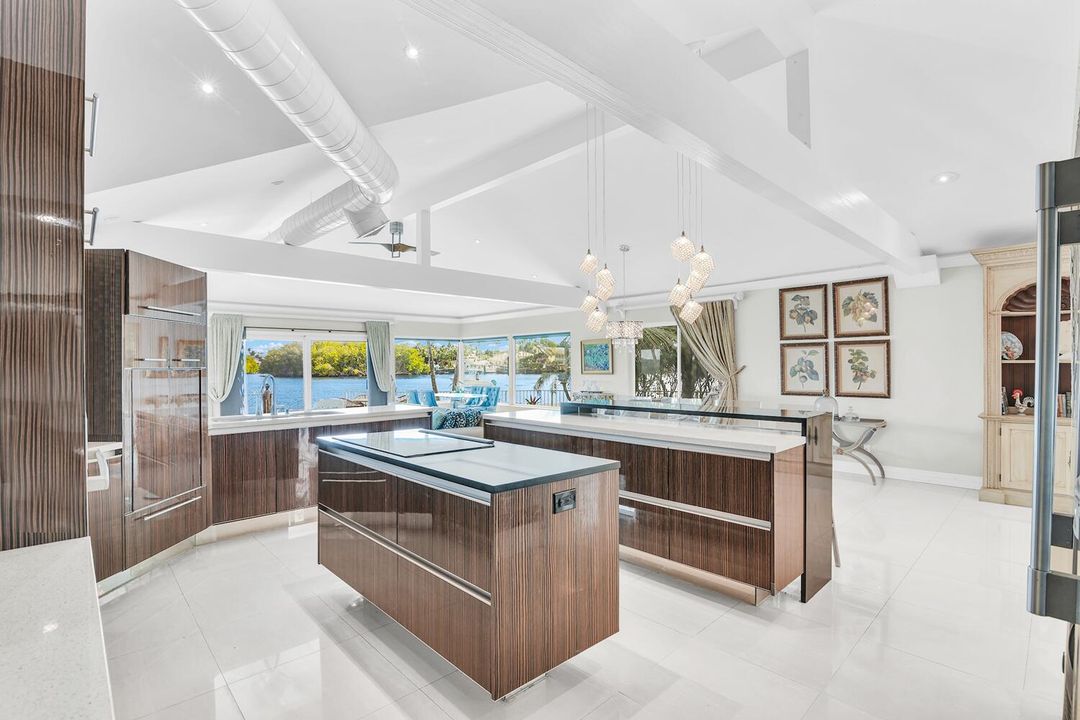 For Sale: $4,899,900 (3 beds, 2 baths, 2234 Square Feet)