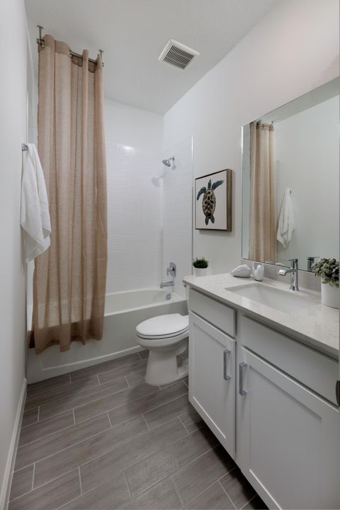 合同活跃: $799,950 (5 贝兹, 4 浴室, 3662 平方英尺)