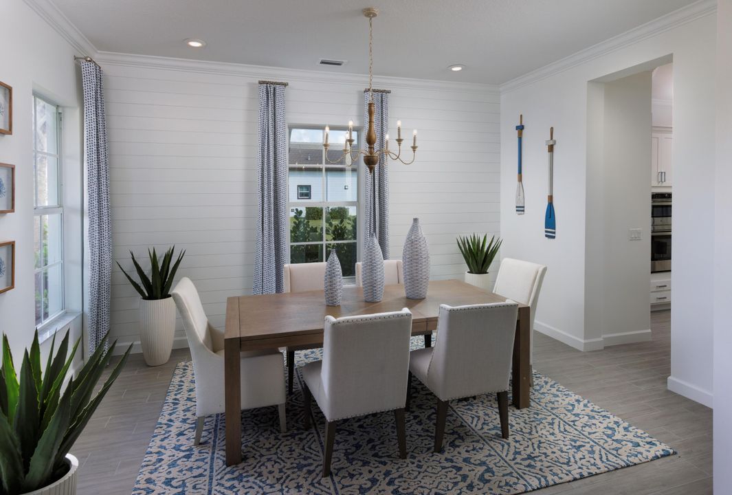 合同活跃: $799,950 (5 贝兹, 4 浴室, 3662 平方英尺)