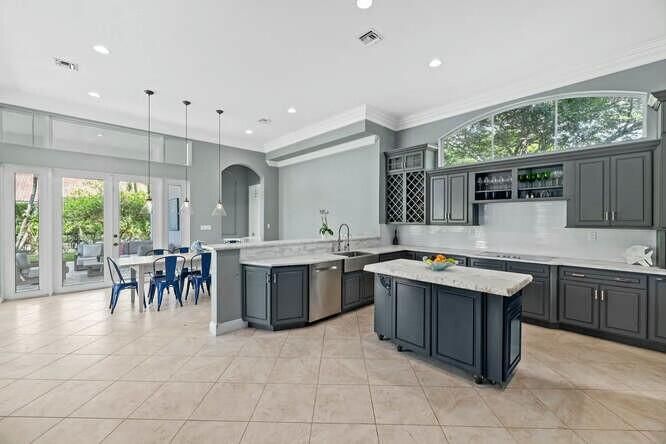 En Venta: $7,950,000 (8 camas, 7 baños, 7230 Pies cuadrados)
