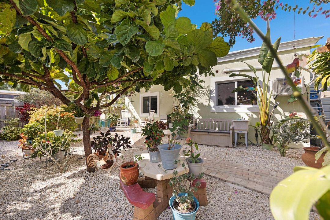 For Sale: $729,000 (3 beds, 2 baths, 1415 Square Feet)