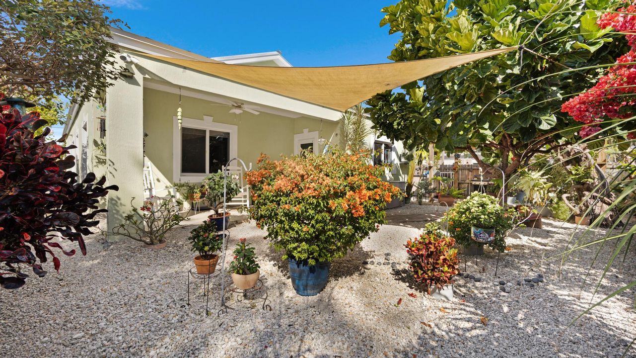 For Sale: $729,000 (3 beds, 2 baths, 1415 Square Feet)