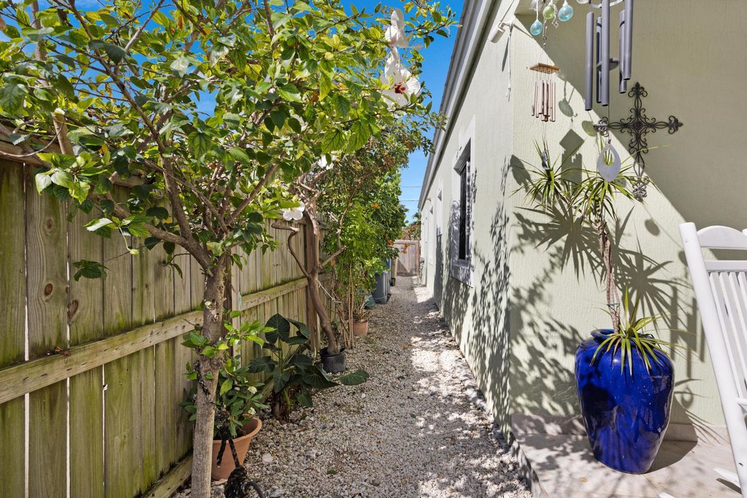 For Sale: $729,000 (3 beds, 2 baths, 1415 Square Feet)