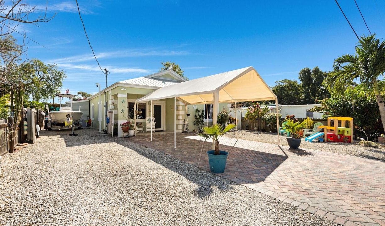 For Sale: $729,000 (3 beds, 2 baths, 1415 Square Feet)