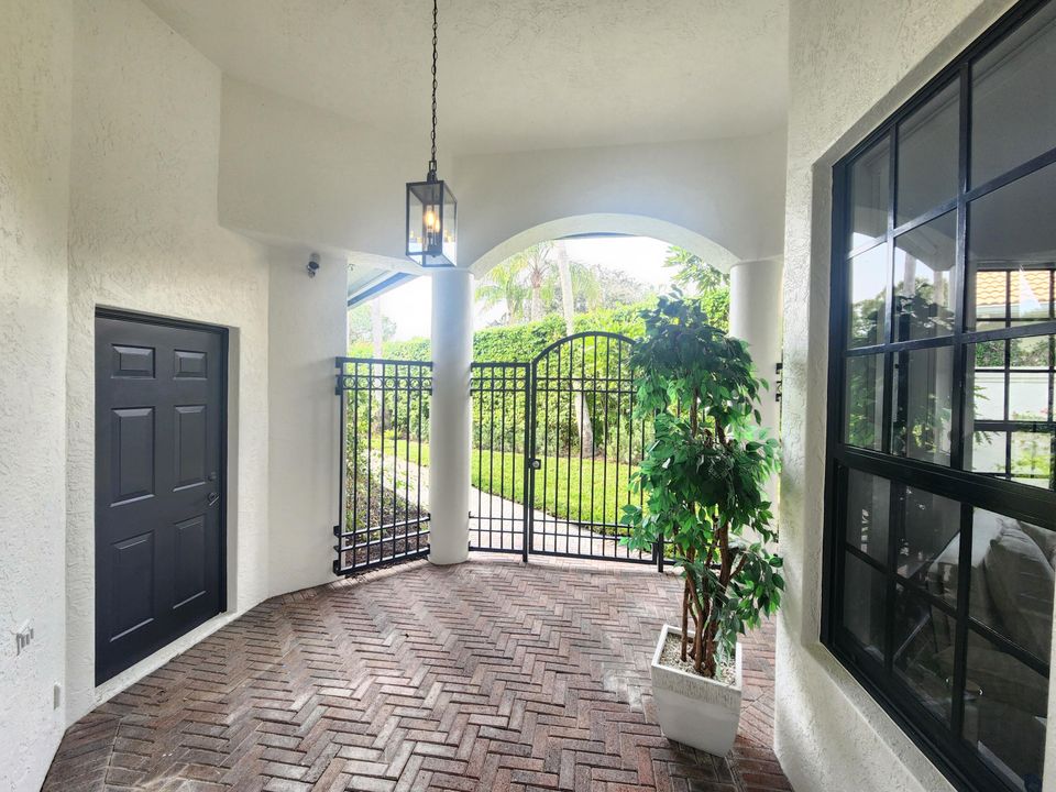 For Sale: $1,870,000 (3 beds, 3 baths, 2017 Square Feet)