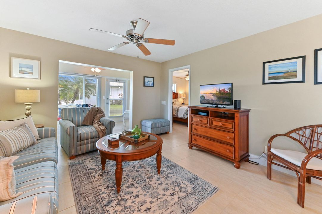 Под контрактом: $185,000 (2 спален, 2 ванн, 969 Квадратных фут)