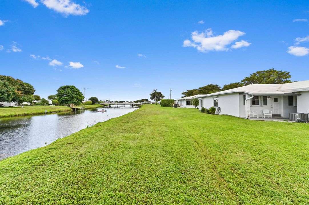 Под контрактом: $185,000 (2 спален, 2 ванн, 969 Квадратных фут)