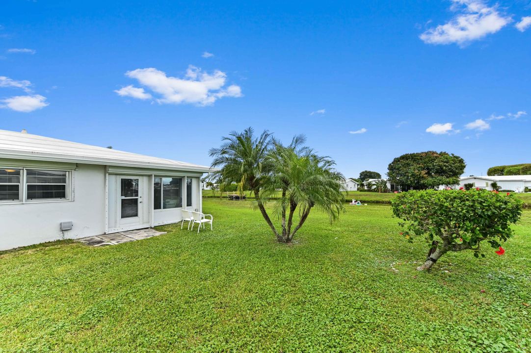 Под контрактом: $185,000 (2 спален, 2 ванн, 969 Квадратных фут)