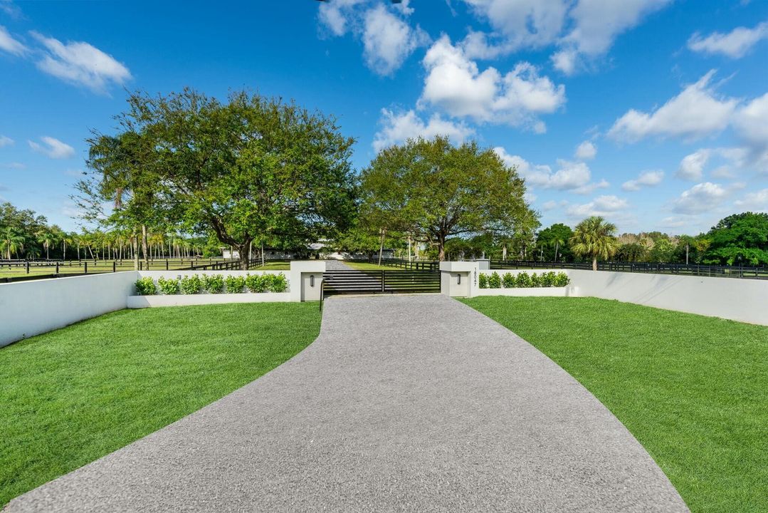 Active With Contract: $2,590,000 (4 beds, 3 baths, 1249 Square Feet)