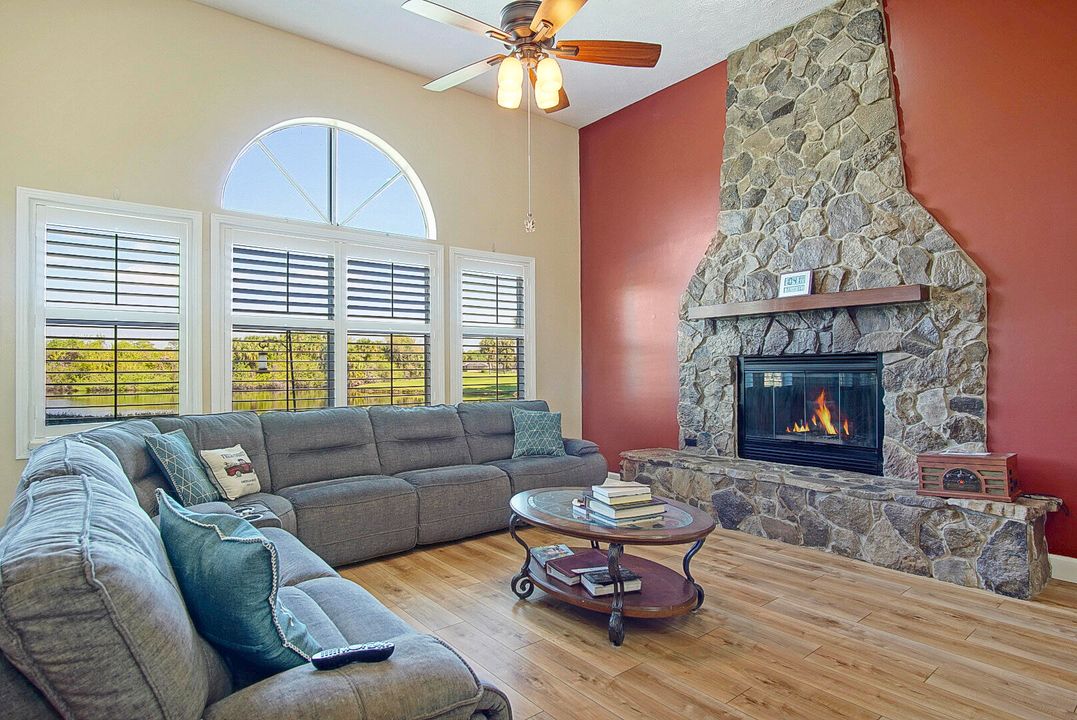 На продажу: $459,000 (3 спален, 2 ванн, 2707 Квадратных фут)