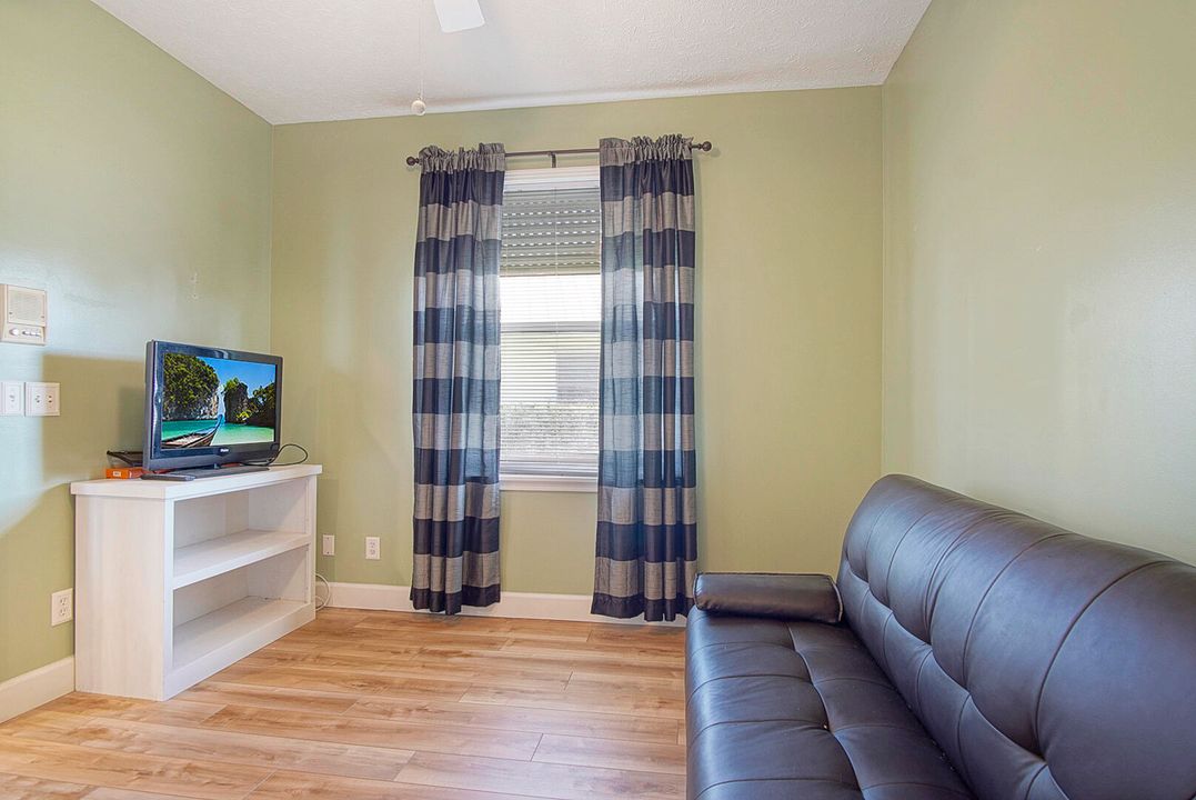 На продажу: $459,000 (3 спален, 2 ванн, 2707 Квадратных фут)