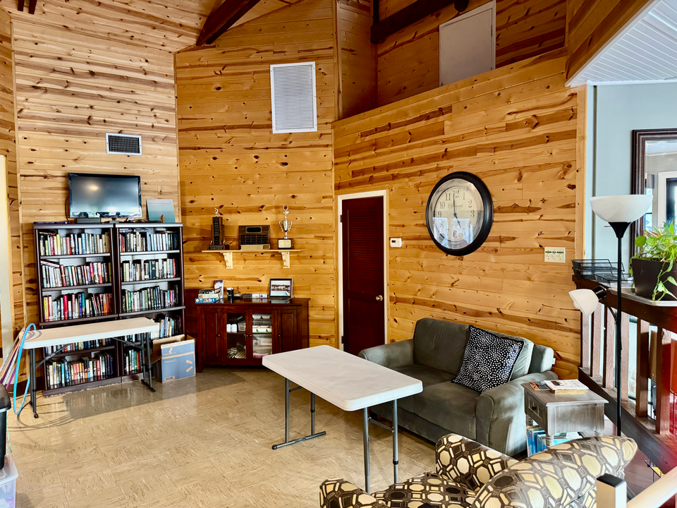 待售: $124,000 (1 贝兹, 1 浴室, 409 平方英尺)