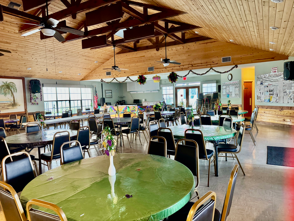 待售: $124,000 (1 贝兹, 1 浴室, 409 平方英尺)