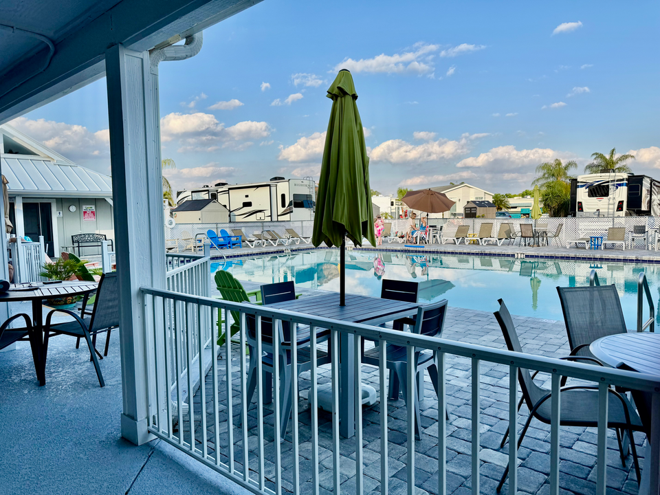 待售: $124,000 (1 贝兹, 1 浴室, 409 平方英尺)