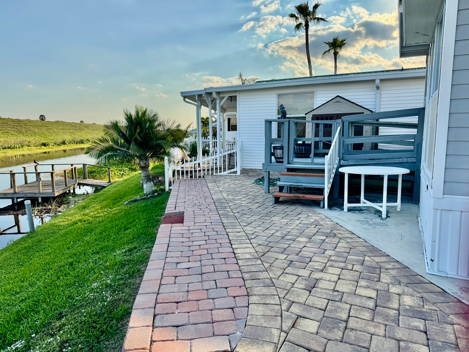 待售: $124,000 (1 贝兹, 1 浴室, 409 平方英尺)