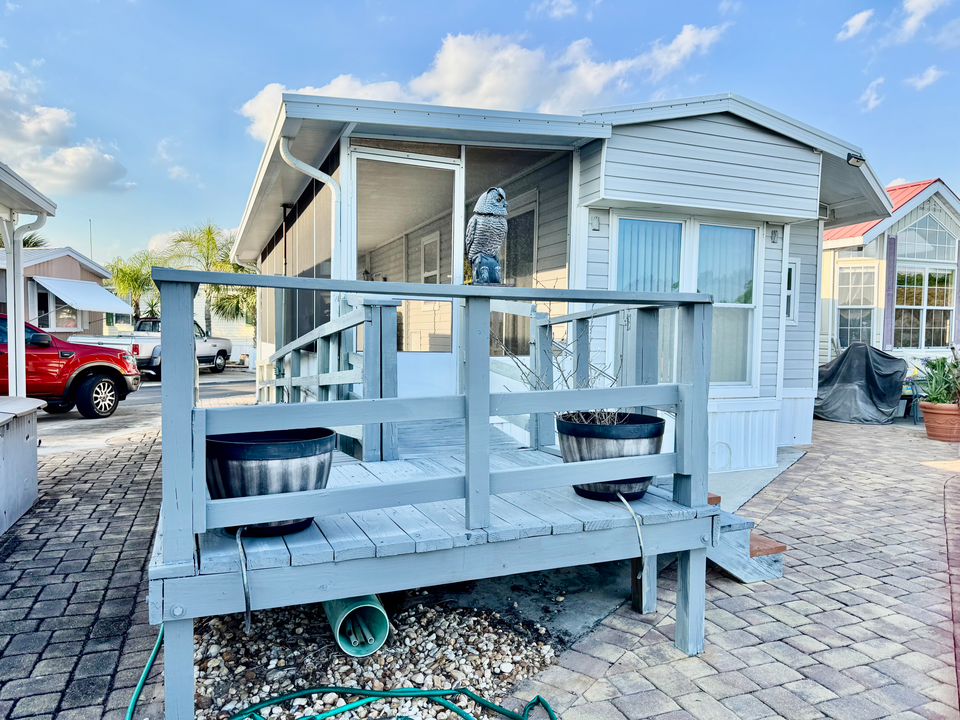 待售: $124,000 (1 贝兹, 1 浴室, 409 平方英尺)