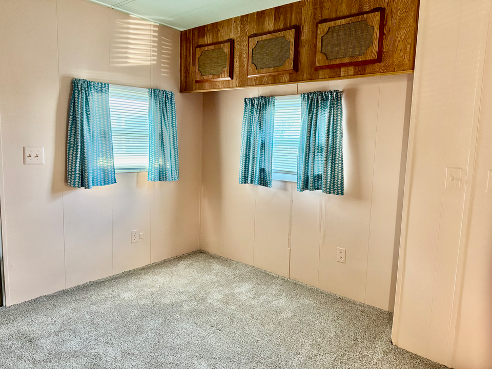 待售: $124,000 (1 贝兹, 1 浴室, 409 平方英尺)