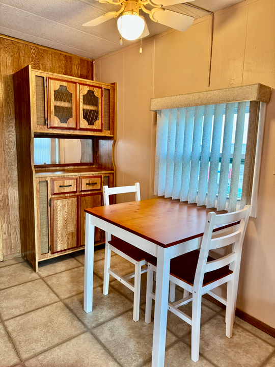 待售: $124,000 (1 贝兹, 1 浴室, 409 平方英尺)