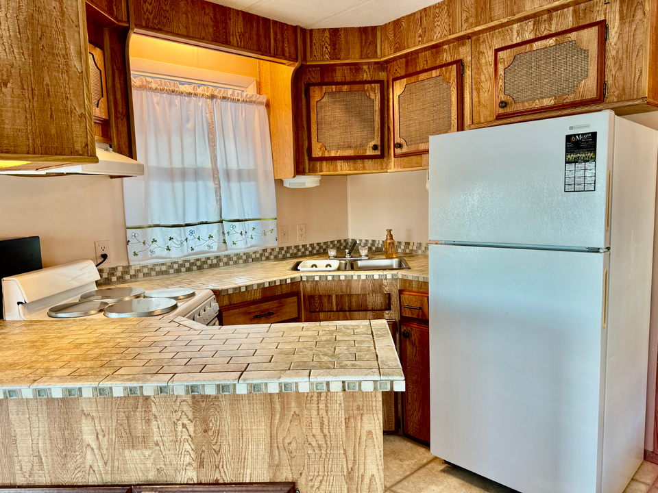 待售: $124,000 (1 贝兹, 1 浴室, 409 平方英尺)