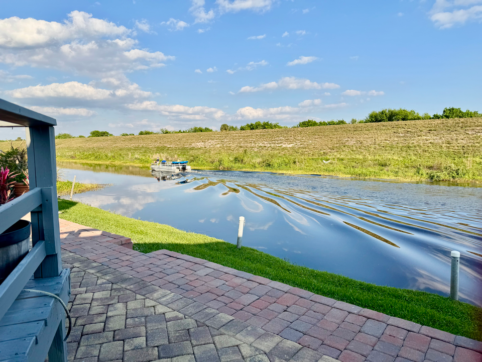 待售: $124,000 (1 贝兹, 1 浴室, 409 平方英尺)