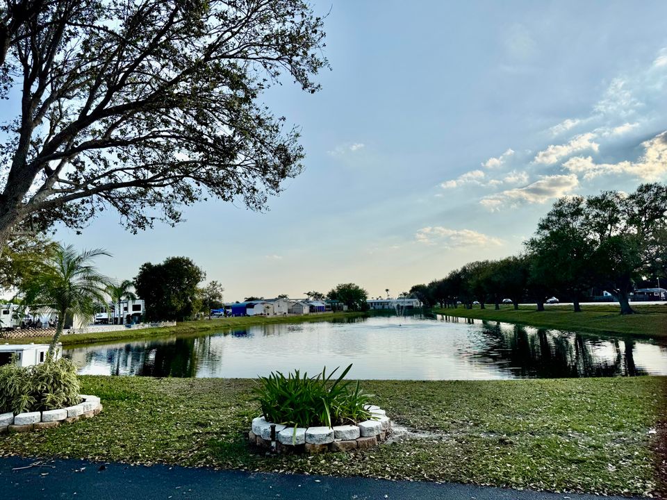 待售: $124,000 (1 贝兹, 1 浴室, 409 平方英尺)