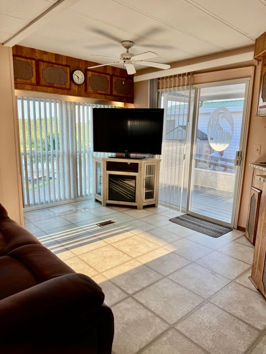 待售: $124,000 (1 贝兹, 1 浴室, 409 平方英尺)