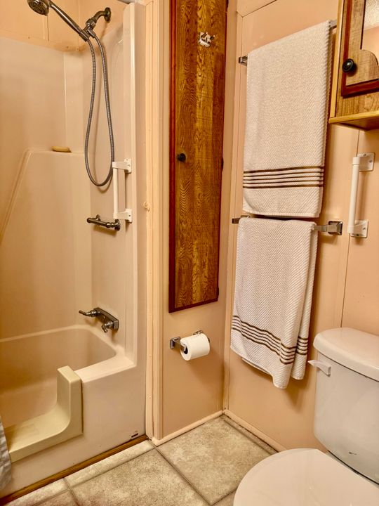 待售: $124,000 (1 贝兹, 1 浴室, 409 平方英尺)