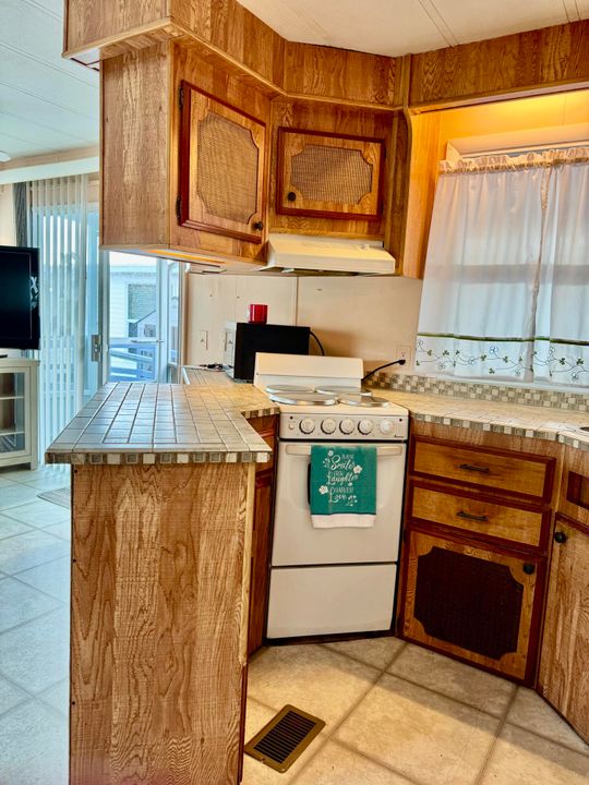 待售: $124,000 (1 贝兹, 1 浴室, 409 平方英尺)